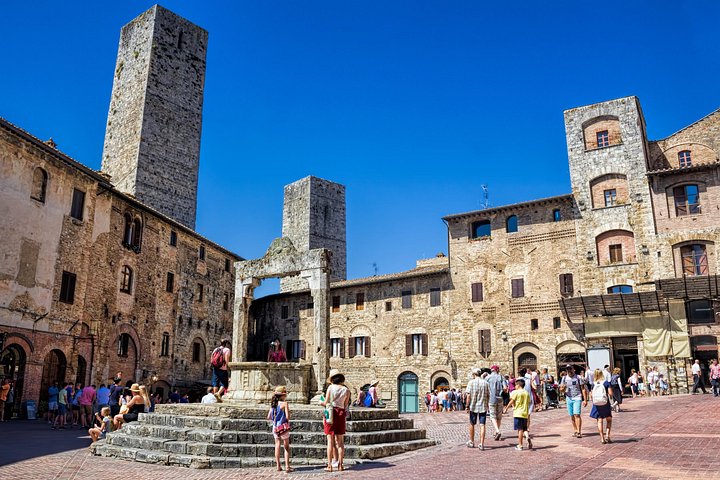 Excursion d'une journée de Florence à Sienne et San Gimignano, avec architecture médiévale et paysages toscans, photo 15 | wizardtrip