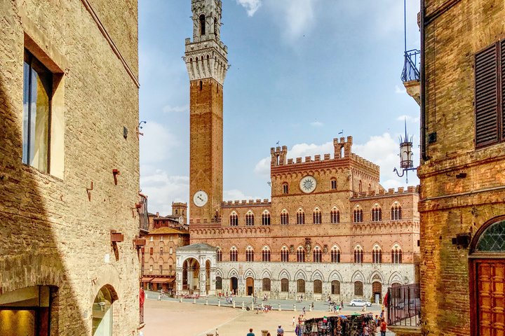 Excursion d'une journée de Florence à Sienne et San Gimignano, avec architecture médiévale et paysages toscans, photo 20 | wizardtrip