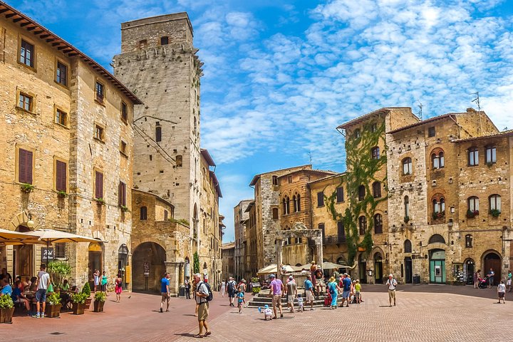 Excursion d'une journée de Florence à Sienne et San Gimignano, avec architecture médiévale et paysages toscans, photo 24 | wizardtrip