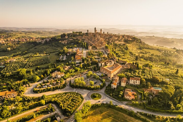 Excursion d'une journée de Florence à Sienne et San Gimignano, avec architecture médiévale et paysages toscans, photo 25 | wizardtrip