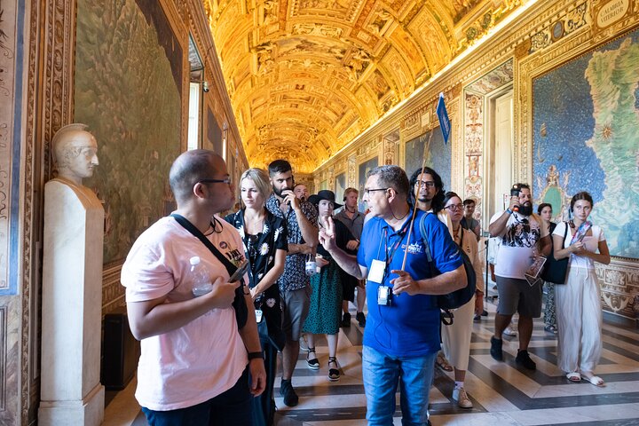 Enjoy a VIP Vatican breakfast and guided tour with early access to the Sistine Chapel and St. Peter's Basilica in Rome, photo 9 | wizardtrip