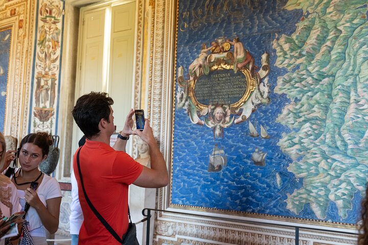 Enjoy a VIP Vatican breakfast and guided tour with early access to the Sistine Chapel and St. Peter's Basilica in Rome, photo 10 | wizardtrip