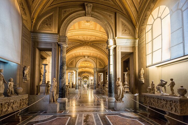Enjoy a VIP Vatican breakfast and guided tour with early access to the Sistine Chapel and St. Peter's Basilica in Rome, photo 13 | wizardtrip