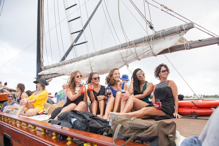 Piratskeppskryssning i solnedgången med öppen bar och repgunga på Aruba, foto 3 | wizardtrip