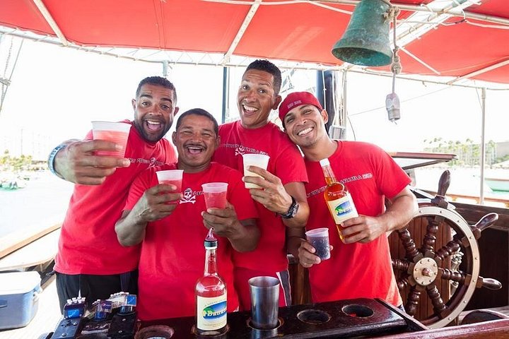 Piratskeppskryssning i solnedgången med öppen bar och repgunga på Aruba, foto 5 | wizardtrip