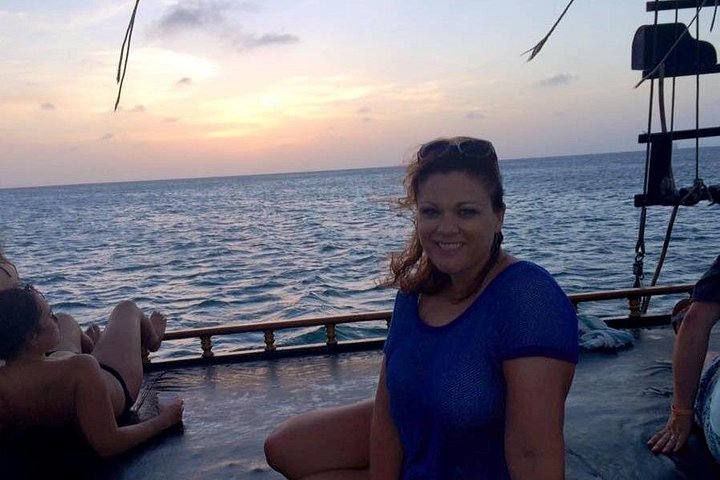 Piratskeppskryssning i solnedgången med öppen bar och repgunga på Aruba, foto 6 | wizardtrip