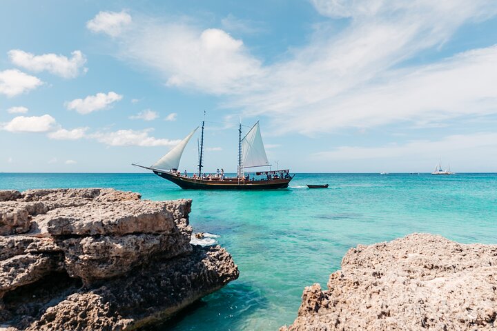 Croisière snorkeling à Aruba à bord d'un bateau pirate avec balançoire et bar ouvert, photo 6 | wizardtrip
