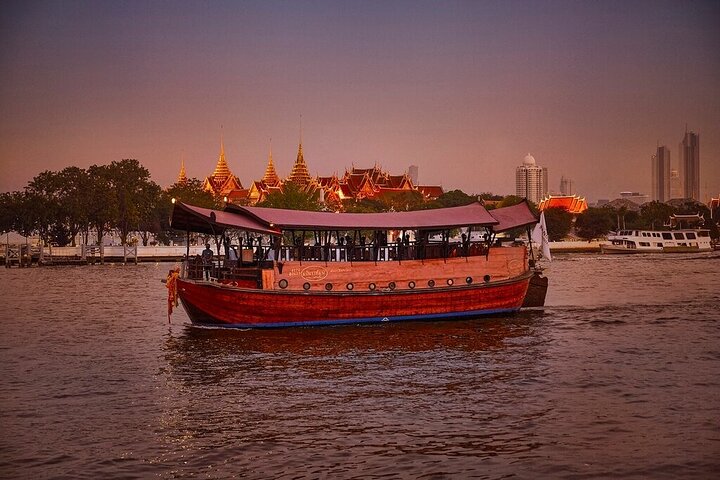 Elegant middagskryssning på Chao Phraya-floden i Bangkok vid solnedgången, foto 12 | wizardtrip