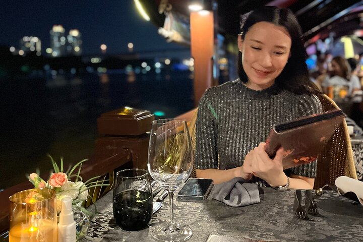 Elegant middagskryssning på Chao Phraya-floden i Bangkok vid solnedgången, foto 13 | wizardtrip