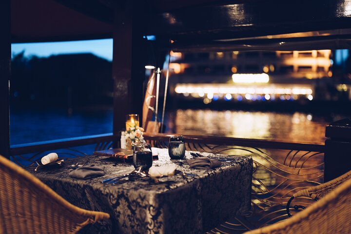Elegant middagskryssning på Chao Phraya-floden i Bangkok vid solnedgången, foto 17 | wizardtrip