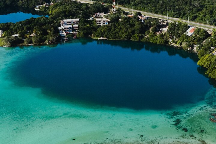 メキシコ、バカラ・ラグーンのボートツアー。セノーテとカラフルな水域を探検、写真10 | wizardtrip