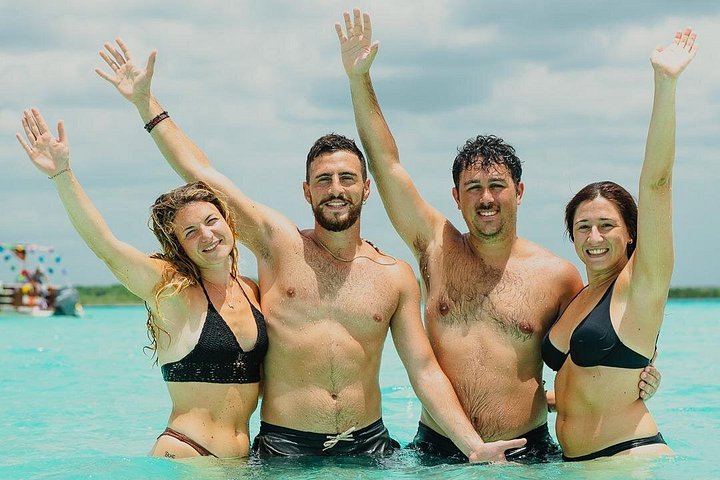 メキシコ、バカラ・ラグーンのボートツアー。セノーテとカラフルな水域を探検、写真38 | wizardtrip
