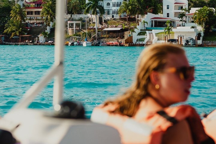 メキシコ、バカラ・ラグーンのボートツアー。セノーテとカラフルな水域を探検、写真50 | wizardtrip