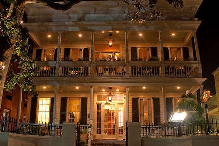 Cidade dos Mortos Os Assombros Sombrios de Charleston | wizardtrip