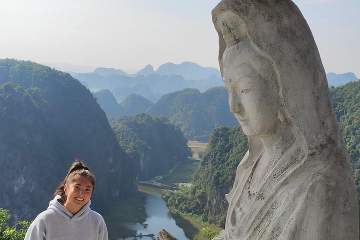 Full-day guided tour of Ninh Binh from Hanoi, featuring Mua Cave, Tam Coc boat trip, and Hoa Lu, photo 7 | wizardtrip