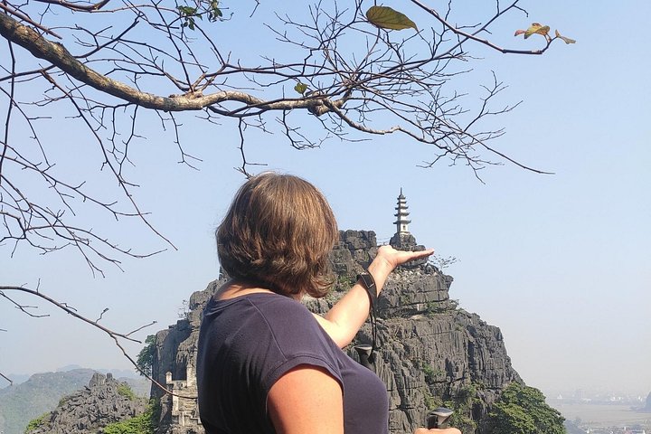 Full-day guided tour of Ninh Binh from Hanoi, featuring Mua Cave, Tam Coc boat trip, and Hoa Lu, photo 10 | wizardtrip