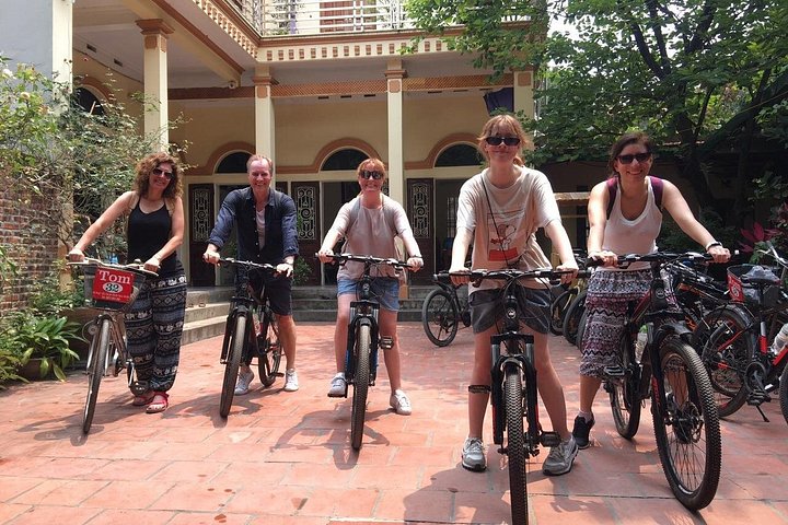 Full-day guided tour of Ninh Binh from Hanoi, featuring Mua Cave, Tam Coc boat trip, and Hoa Lu, photo 14 | wizardtrip