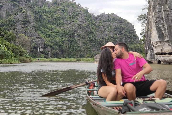 Full-day guided tour of Ninh Binh from Hanoi, featuring Mua Cave, Tam Coc boat trip, and Hoa Lu, photo 18 | wizardtrip