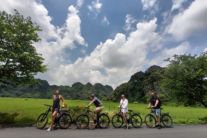 Full-day guided tour of Ninh Binh from Hanoi, featuring Mua Cave, Tam Coc boat trip, and Hoa Lu, photo 20 | wizardtrip