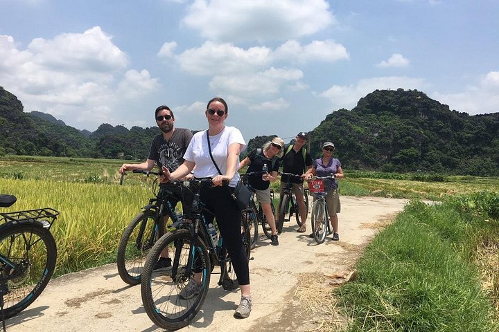 Full-day guided tour of Ninh Binh from Hanoi, featuring Mua Cave, Tam Coc boat trip, and Hoa Lu, photo 23 | wizardtrip