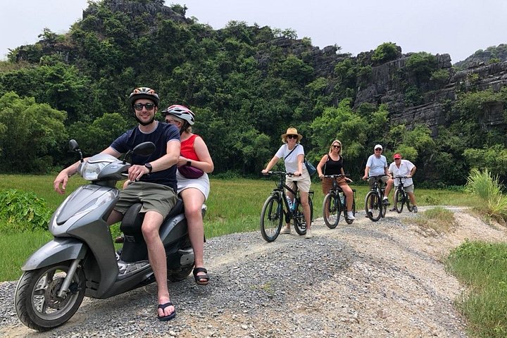 Full-day guided tour of Ninh Binh from Hanoi, featuring Mua Cave, Tam Coc boat trip, and Hoa Lu, photo 29 | wizardtrip