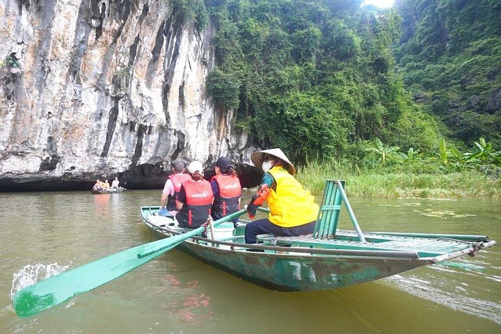 Full-day guided tour of Ninh Binh from Hanoi, featuring Mua Cave, Tam Coc boat trip, and Hoa Lu, photo 31 | wizardtrip
