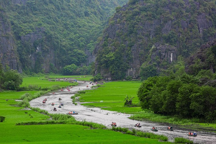 Full-day guided tour of Ninh Binh from Hanoi, featuring Mua Cave, Tam Coc boat trip, and Hoa Lu, photo 33 | wizardtrip
