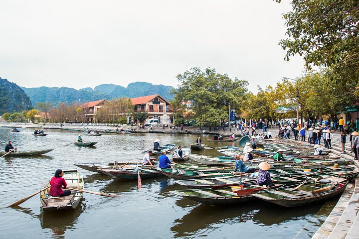 Full-day guided tour of Ninh Binh from Hanoi, featuring Mua Cave, Tam Coc boat trip, and Hoa Lu, photo 48 | wizardtrip