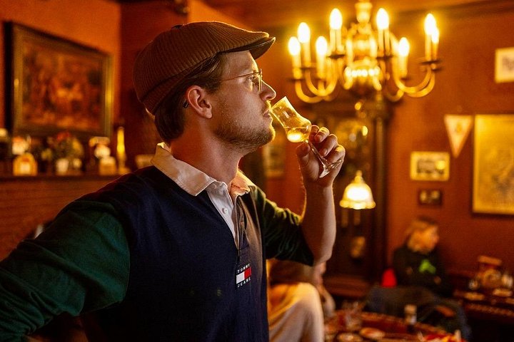 Amsterdam matvandring provsmakar lokala holländska specialiteter som stroopwafels och Goudaost, foto 7 | wizardtrip