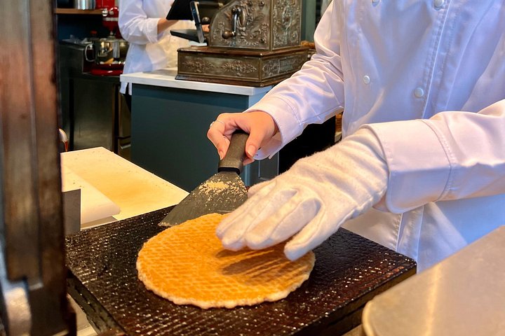 Amsterdam matvandring provsmakar lokala holländska specialiteter som stroopwafels och Goudaost, foto 14 | wizardtrip