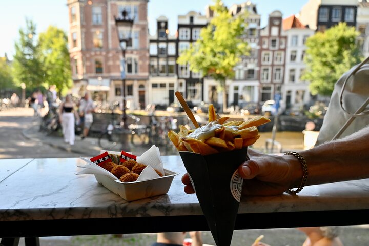 Amsterdam matvandring provsmakar lokala holländska specialiteter som stroopwafels och Goudaost, foto 16 | wizardtrip
