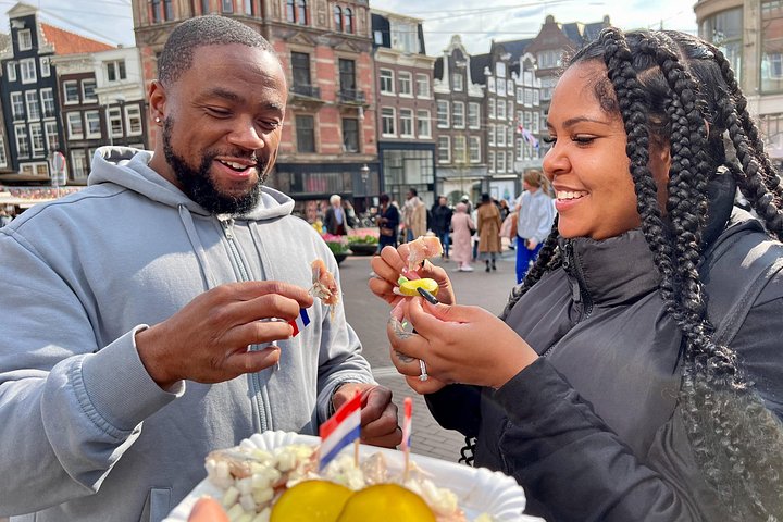 Amsterdam matvandring provsmakar lokala holländska specialiteter som stroopwafels och Goudaost, foto 17 | wizardtrip