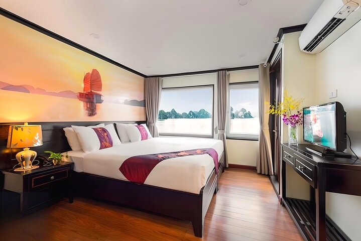Luksuskrydstogt, der sejler gennem de fantastiske kalkstensklipper i Ha Long Bay, Vietnam, foto 8 | wizardtrip