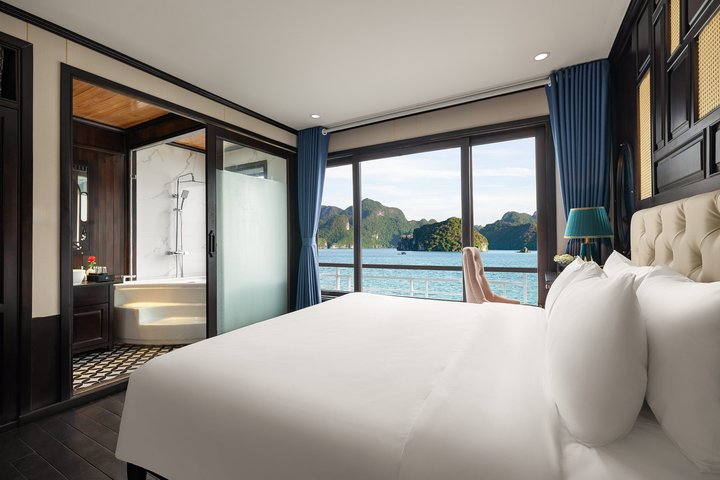 Luksuskrydstogt, der sejler gennem de fantastiske kalkstensklipper i Ha Long Bay, Vietnam, foto 11 | wizardtrip