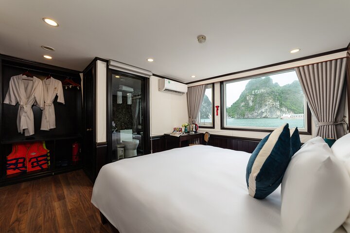 Luksuskrydstogt, der sejler gennem de fantastiske kalkstensklipper i Ha Long Bay, Vietnam, foto 16 | wizardtrip