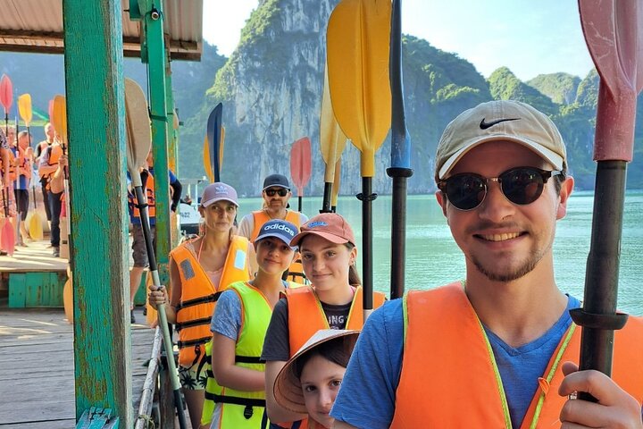 Luksuskrydstogt, der sejler gennem de fantastiske kalkstensklipper i Ha Long Bay, Vietnam, foto 25 | wizardtrip