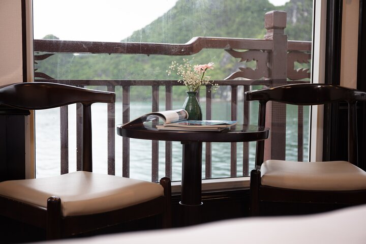 Luksuskrydstogt, der sejler gennem de fantastiske kalkstensklipper i Ha Long Bay, Vietnam, foto 30 | wizardtrip