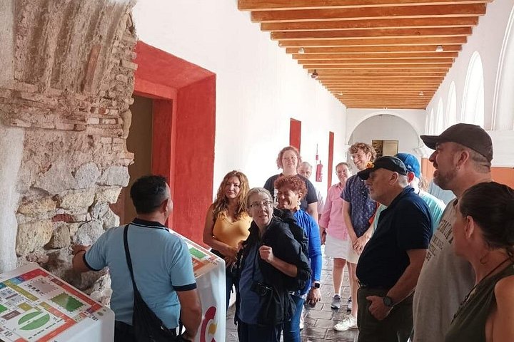 Recorrido guiado a pie explorando los monumentos históricos y sitios culturales de Antigua, Guatemala, foto 9 | wizardtrip