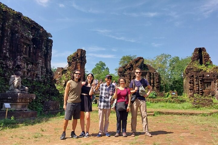 Explora los antiguos templos del Santuario My Son en Hoi An, Vietnam, con un tour guiado y comida tradicional, foto 7 | wizardtrip
