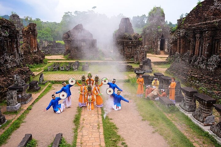 Explora los antiguos templos del Santuario My Son en Hoi An, Vietnam, con un tour guiado y comida tradicional, foto 10 | wizardtrip