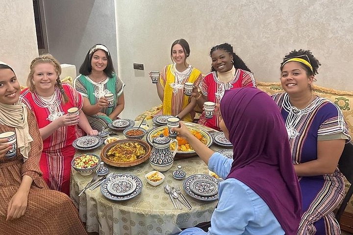 Praktisk marockansk matlagningskurs och kulturell upplevelse i Casablanca, inklusive traditionell mat och klädsel, foto 7 | wizardtrip