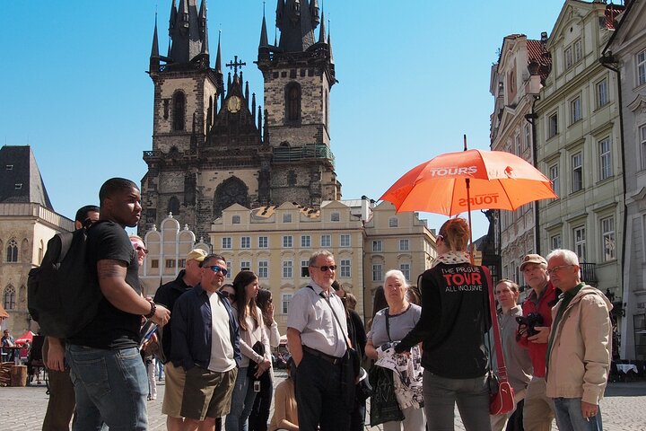 Prag Tour All Inclusive mit Abholung, Bootsfahrt und Mittagessen | wizardtrip