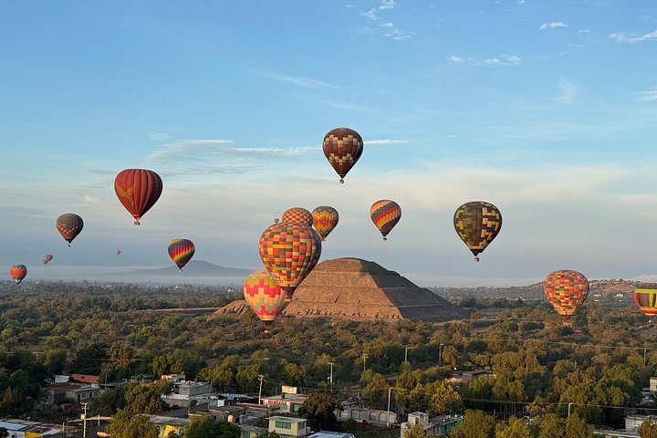 Heißluftballonfahrt über die alten Pyramiden von Teotihuacán, Mexiko-Stadt, Foto 12 | wizardtrip