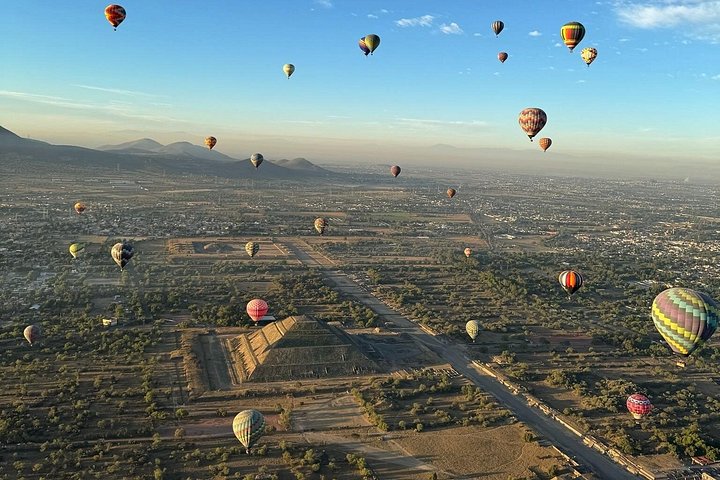 Heißluftballonfahrt über die alten Pyramiden von Teotihuacán, Mexiko-Stadt, Foto 21 | wizardtrip