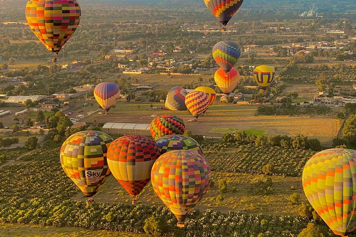 Heißluftballonfahrt über die alten Pyramiden von Teotihuacán, Mexiko-Stadt, Foto 39 | wizardtrip