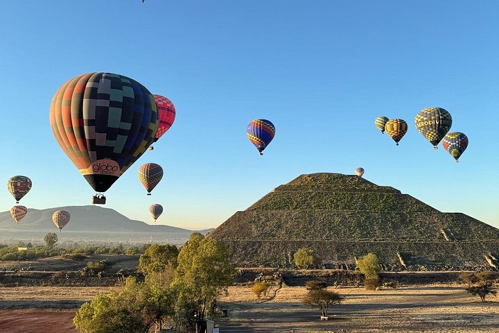 Heißluftballonfahrt über die alten Pyramiden von Teotihuacán, Mexiko-Stadt, Foto 40 | wizardtrip