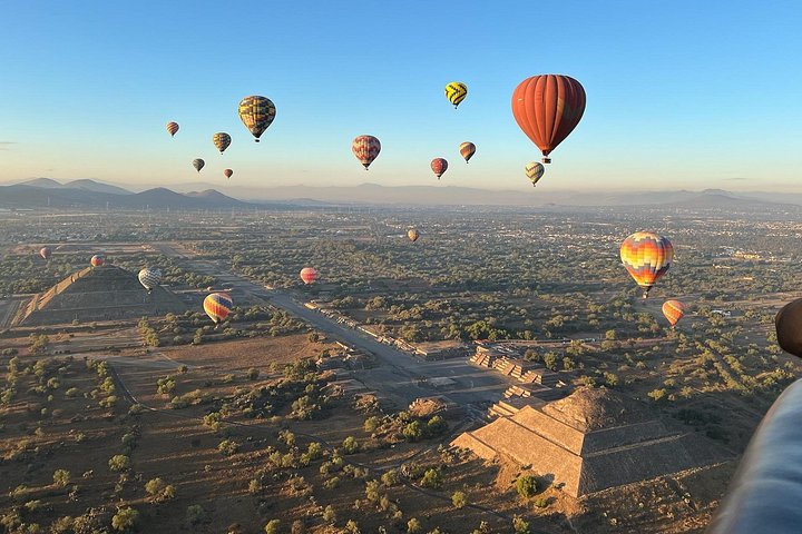 Heißluftballonfahrt über die alten Pyramiden von Teotihuacán, Mexiko-Stadt, Foto 41 | wizardtrip