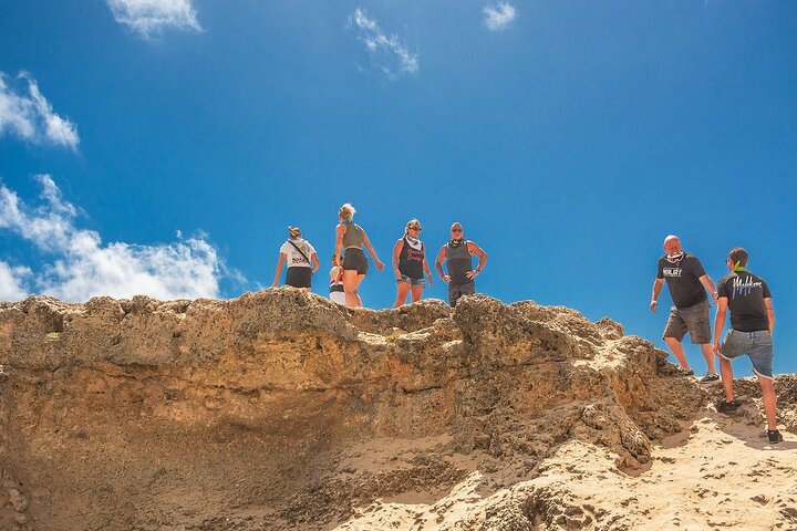 Verken het ruige terrein en de kustlijn van Aruba tijdens een spannende UTV-eilandtour, met bezoek aan bezienswaardigheden en stranden, foto 2 | wizardtrip