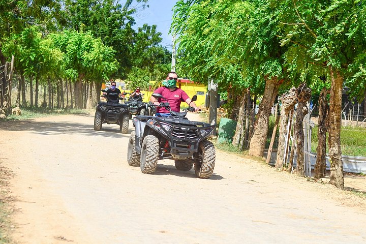 Udforsk Punta Canas landskaber på en 4x4 ATV, besøg gårde og Macao Beach, foto 16 | wizardtrip