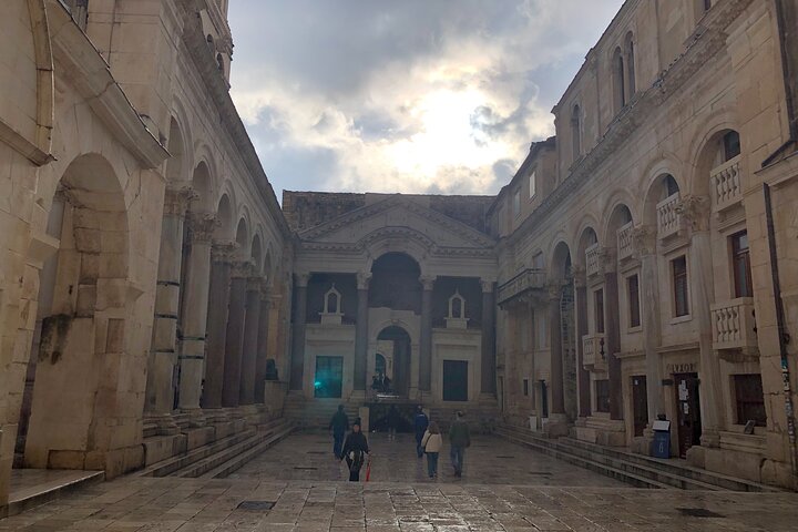 Recorrido guiado a pie por el Palacio de Diocleciano y Split, Croacia, foto 19 | wizardtrip